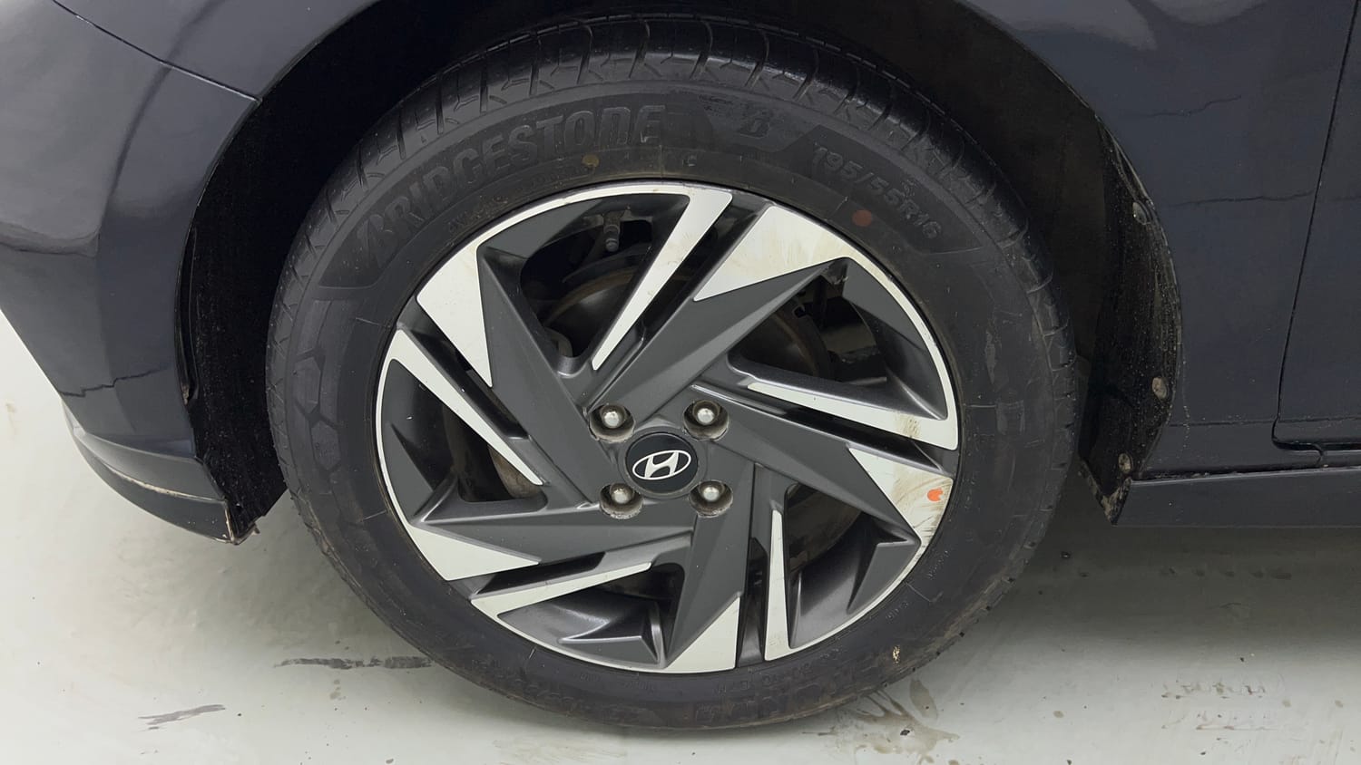 Used 2022 Hyundai New i20 Asta (O) 1.0 Turbo DCT Petrol Automatic tyres LEFT FRONT TYRE RIM VIEW
