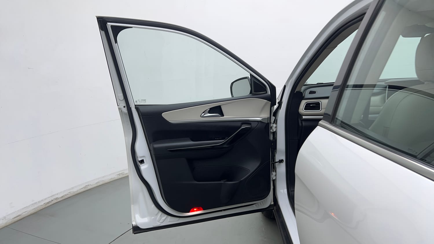 2023 Mahindra XUV700 AX 7 Petrol AT Luxury Pack 7 STR-21