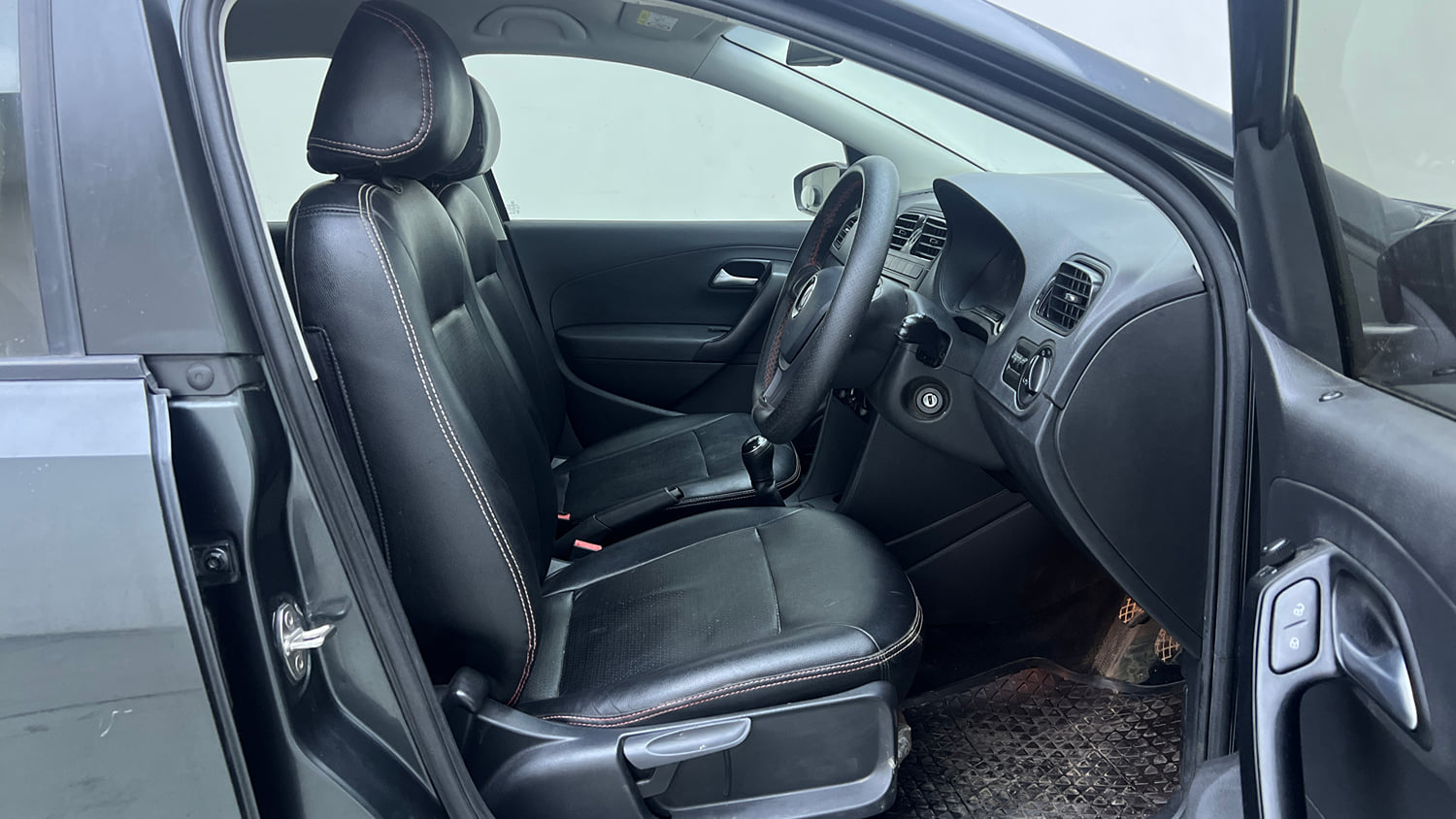 Used 2021 Volkswagen Polo Comfortline 1.0L MPI Petrol Manual interior RIGHT SIDE FRONT DOOR CABIN VIEW