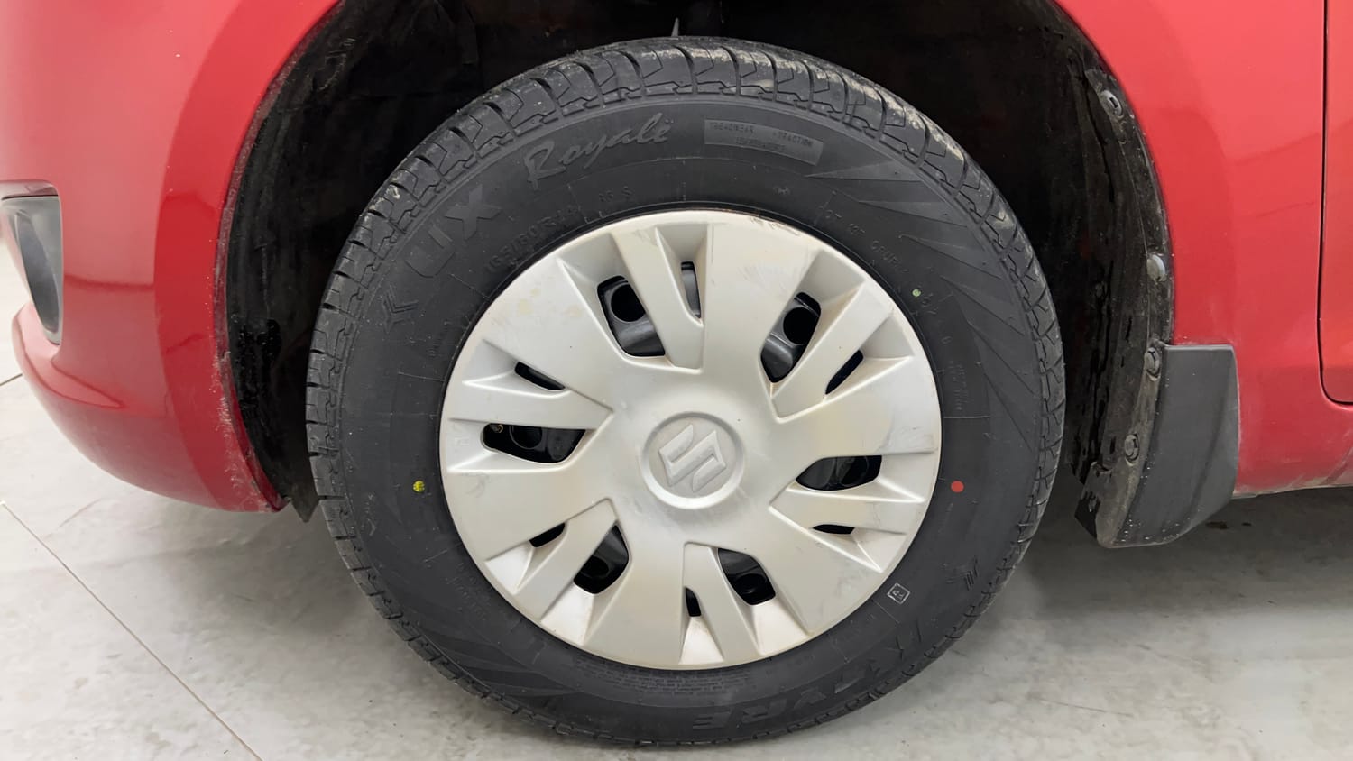 Used 2014 Maruti Suzuki Swift VXi Petrol Manual tyres LEFT FRONT TYRE RIM VIEW