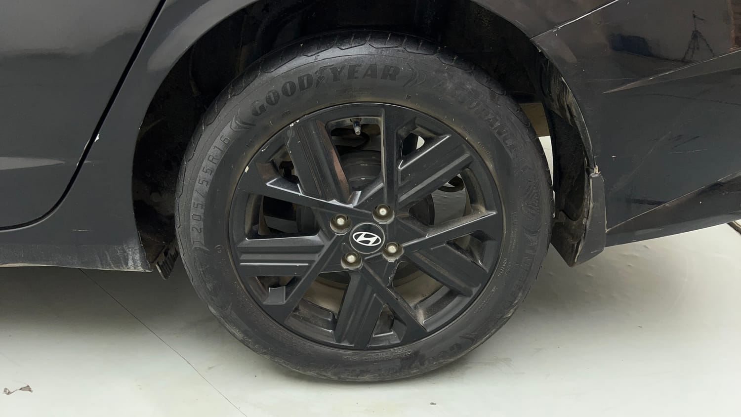 Used 2023 Hyundai Verna SX 1.5 Turbo Petrol MT Petrol Manual tyres LEFT REAR TYRE RIM VIEW