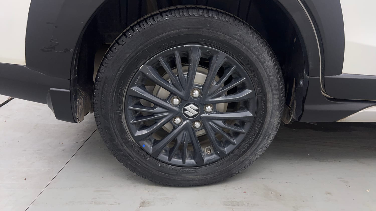 Used 2021 Maruti Suzuki XL6 Zeta MT Petrol Petrol Manual tyres RIGHT REAR TYRE RIM VIEW