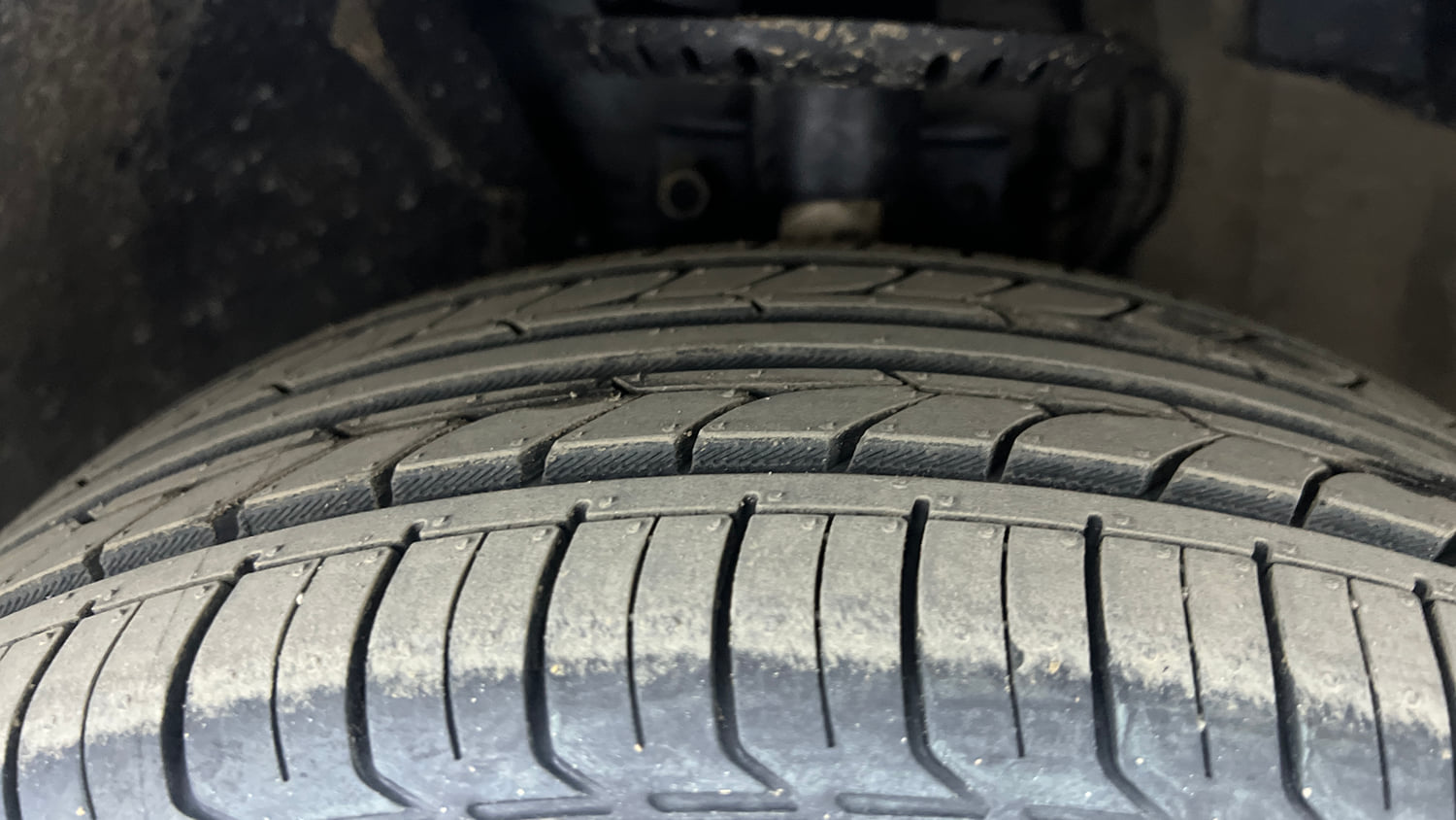 Used 2021 Volkswagen Polo Comfortline 1.0L MPI Petrol Manual tyres LEFT FRONT TYRE TREAD VIEW