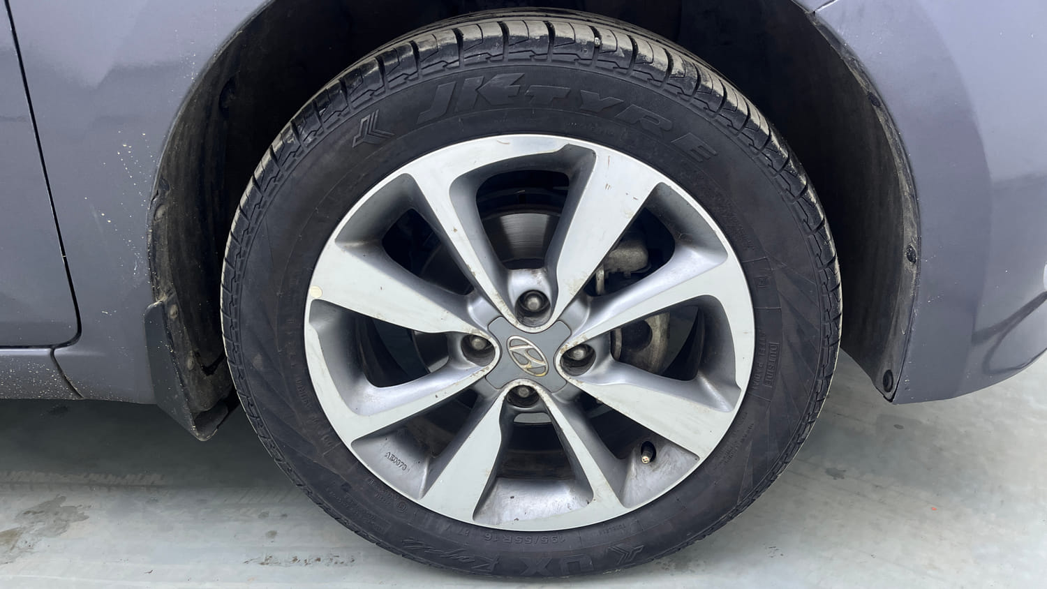 Used 2017 Hyundai Elite i20 Asta 1.2 Petrol Manual tyres RIGHT FRONT TYRE RIM VIEW