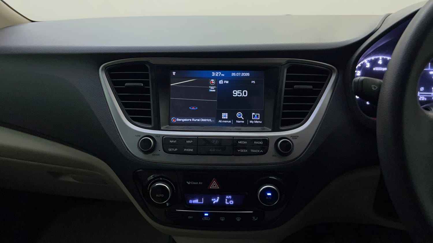 Used 2017 Hyundai Verna SX 1.6 VTVT Petrol Manual top_features Touch screen infotainment system