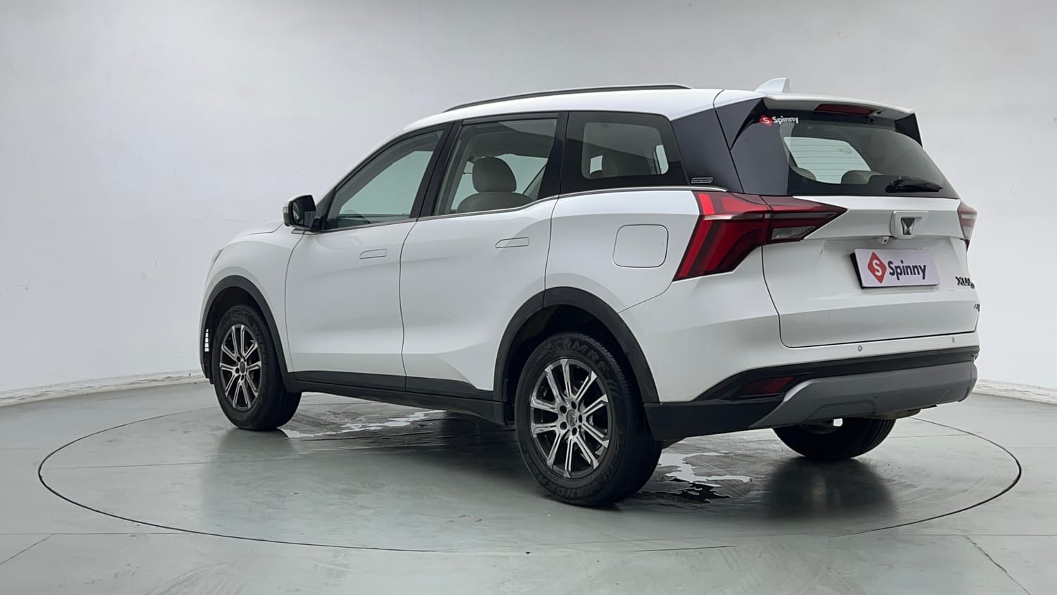 2023 Mahindra XUV700 AX 7 Petrol AT Luxury Pack 7 STR-2