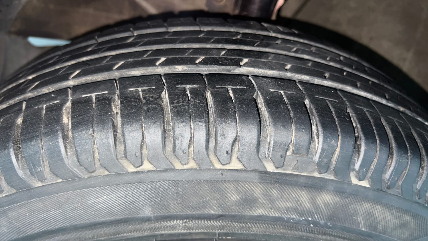 Used 2022 Maruti Suzuki Ertiga ZXi Plus Petrol Manual tyres LEFT FRONT TYRE TREAD VIEW