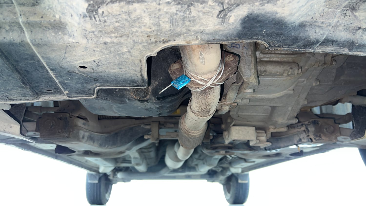 Used 2023 Tata Nexon XM (S) Petrol Manual extra FRONT LEFT UNDERBODY VIEW