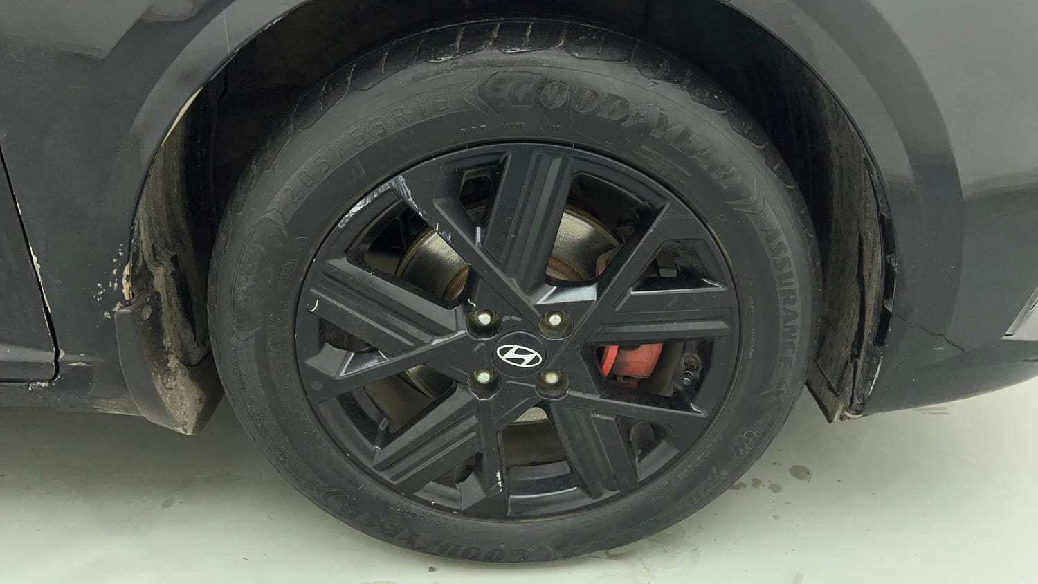 Used 2023 Hyundai Verna SX 1.5 Turbo Petrol MT Petrol Manual tyres RIGHT FRONT TYRE RIM VIEW