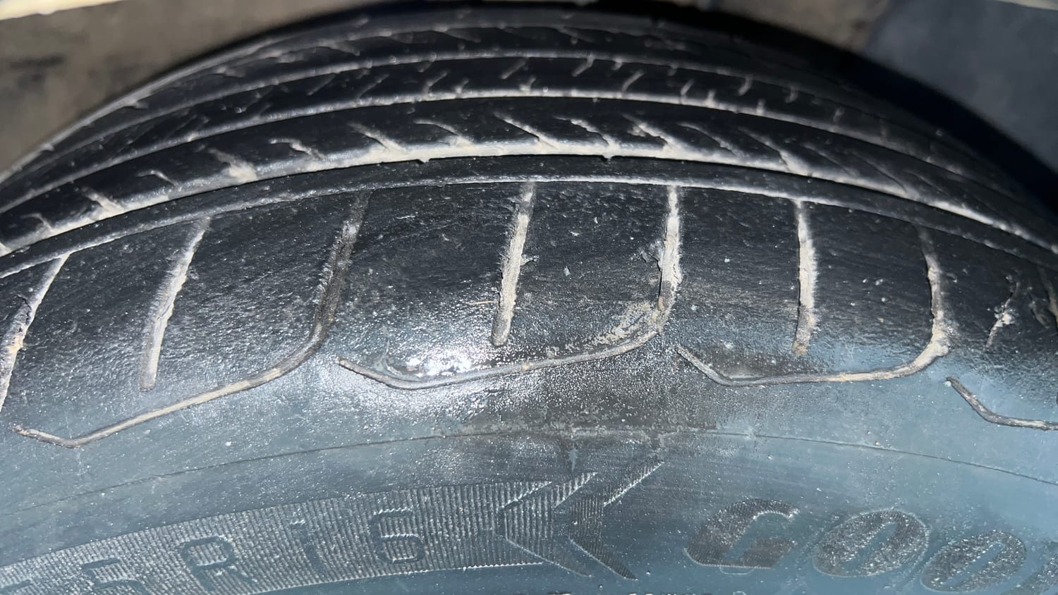 Used 2023 Hyundai Verna SX 1.5 Turbo Petrol MT Petrol Manual tyres RIGHT FRONT TYRE TREAD VIEW