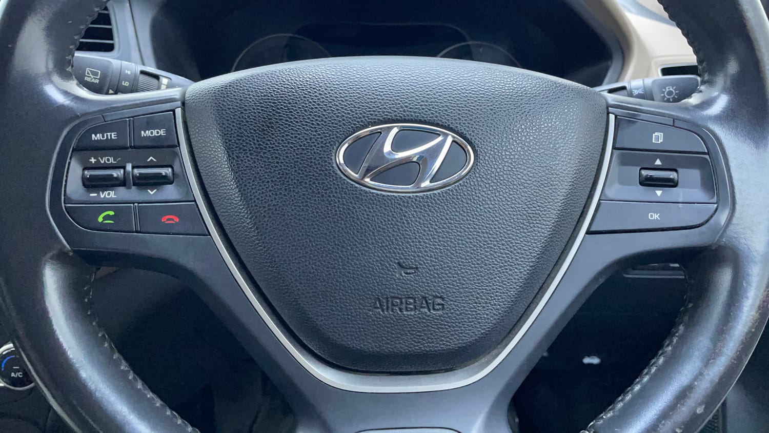 Used 2015 Hyundai Elite i20 Asta 1.2 Petrol Manual top_features Airbags