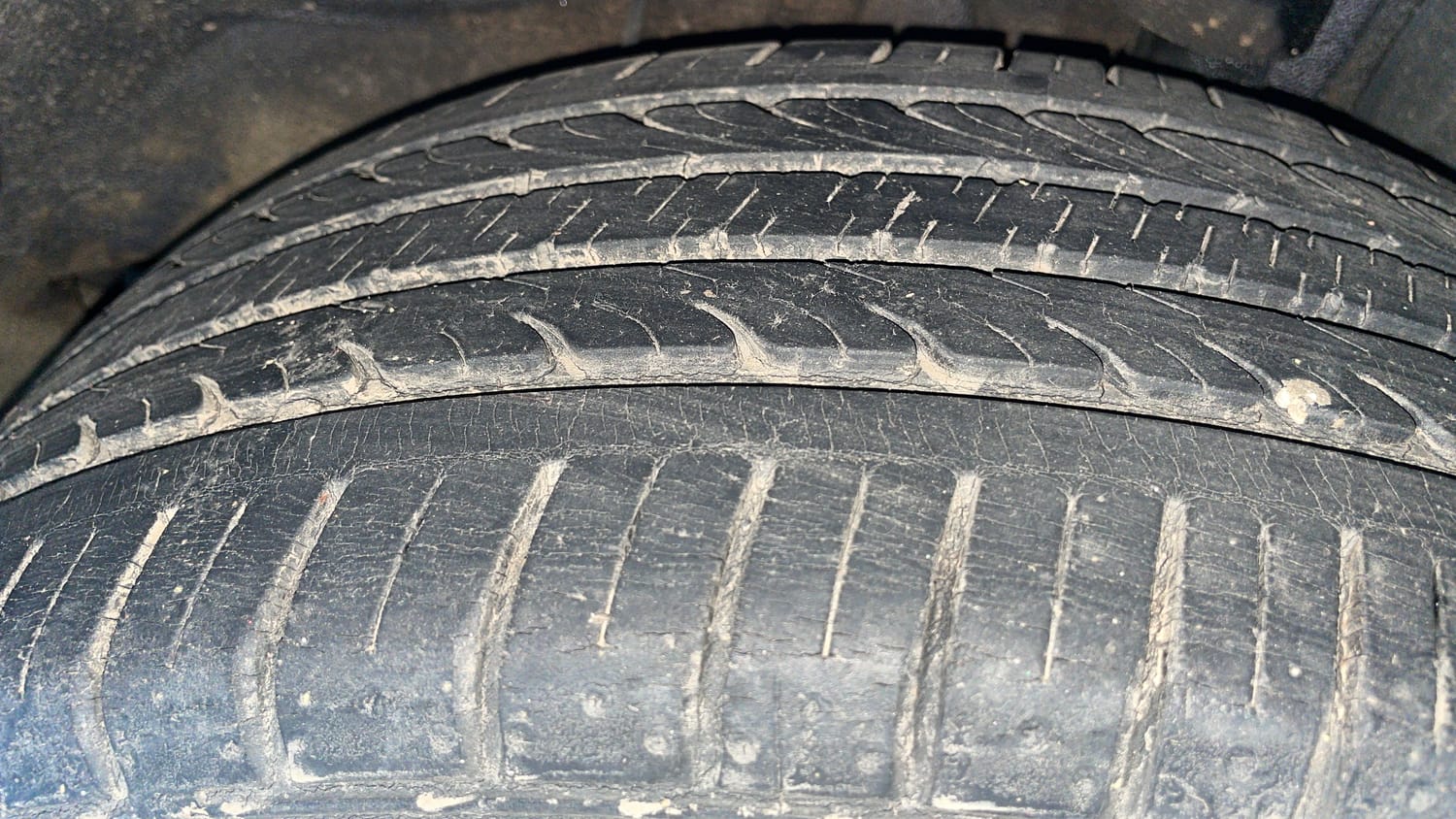 Used 2015 Hyundai Elite i20 Asta 1.2 Petrol Manual tyres LEFT REAR TYRE TREAD VIEW
