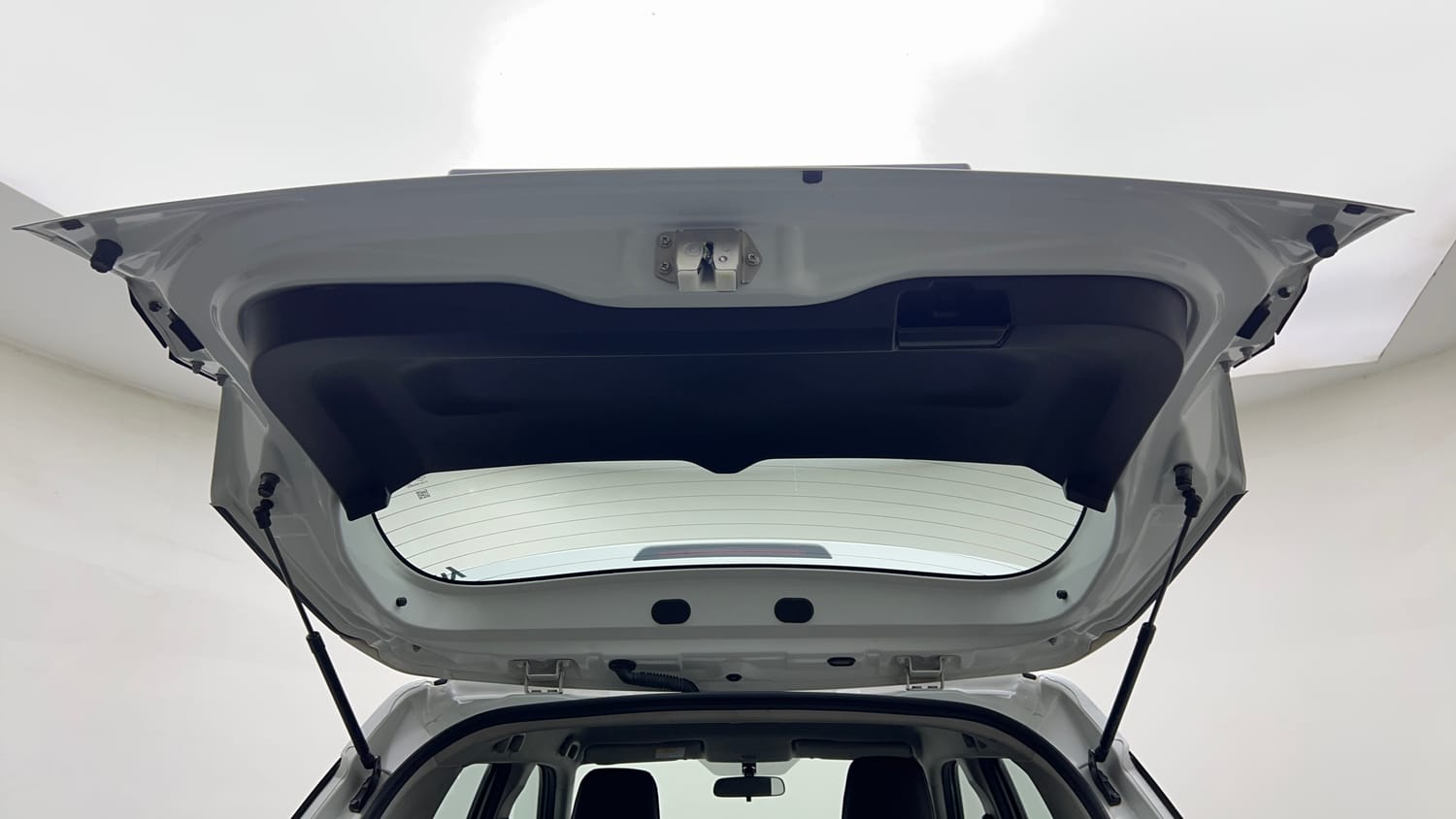 Used 2023 Maruti Suzuki Brezza VXi Petrol Manual interior DICKY DOOR OPEN VIEW