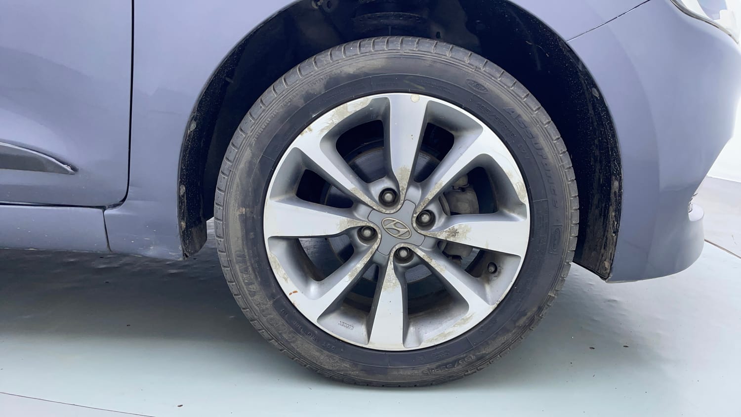 Used 2015 Hyundai Elite i20 Asta 1.2 Petrol Manual tyres RIGHT FRONT TYRE RIM VIEW