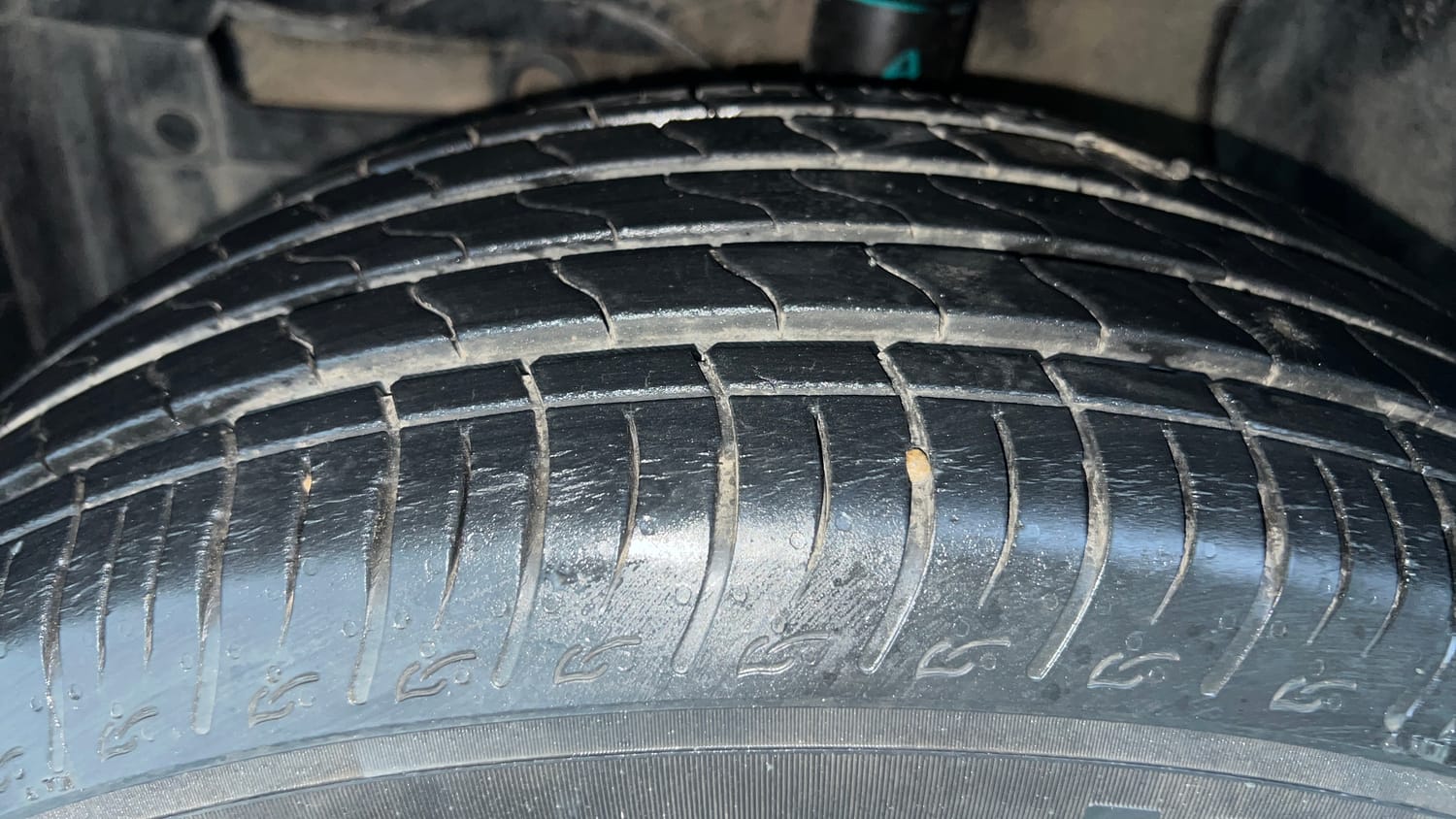Used 2023 Maruti Suzuki Brezza VXi Petrol Manual tyres LEFT FRONT TYRE TREAD VIEW