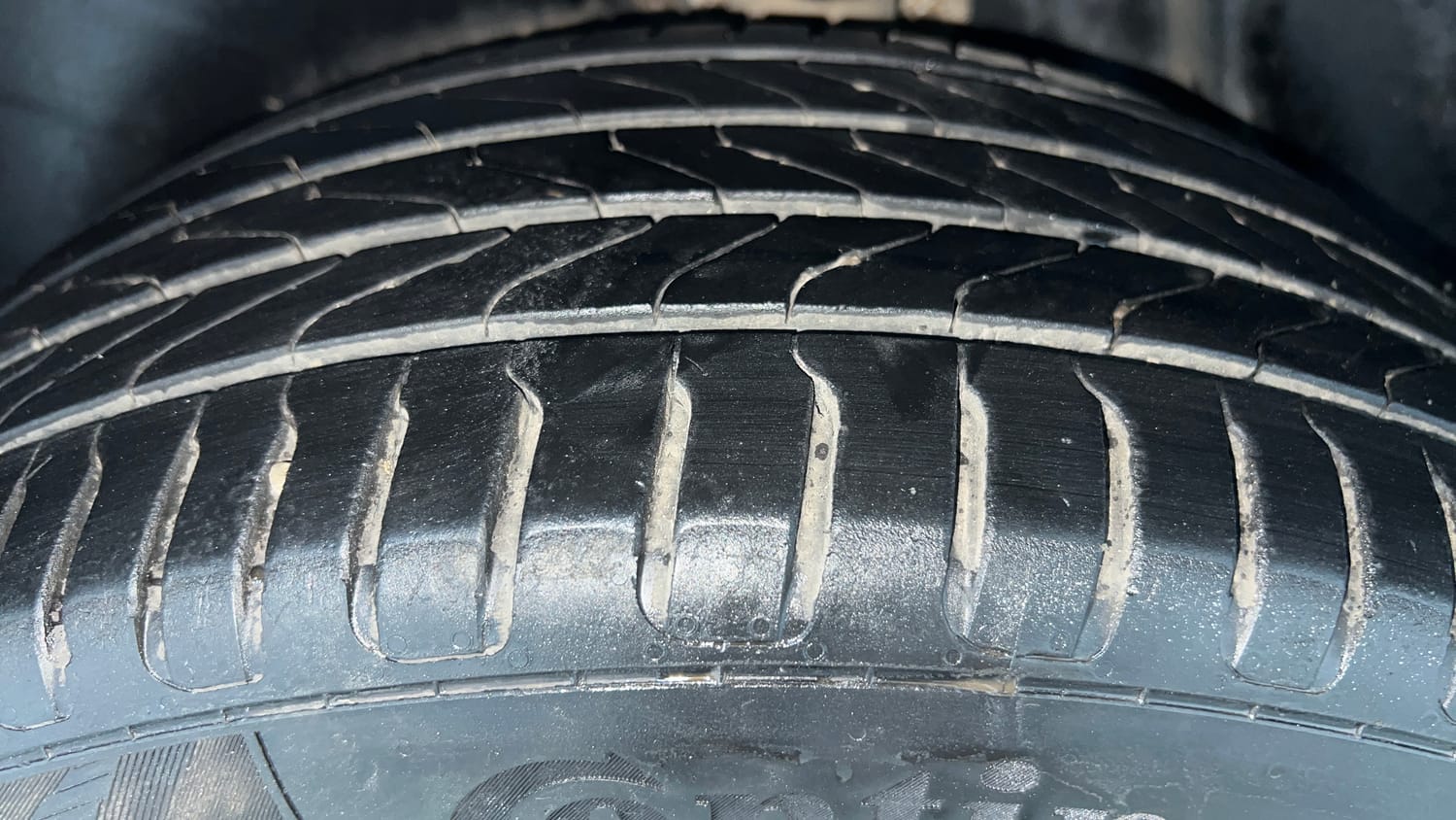 Used 2022 Skoda Kushaq Style 1.0L TSI MT Petrol Manual tyres LEFT REAR TYRE TREAD VIEW