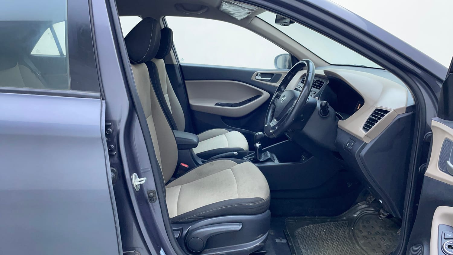 Used 2015 Hyundai Elite i20 Asta 1.2 Petrol Manual interior RIGHT SIDE FRONT DOOR CABIN VIEW