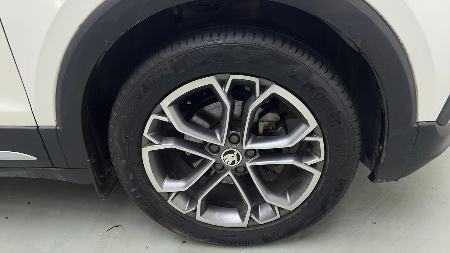 Used 2022 Skoda Kushaq Style 1.0L TSI MT Petrol Manual tyres RIGHT FRONT TYRE RIM VIEW