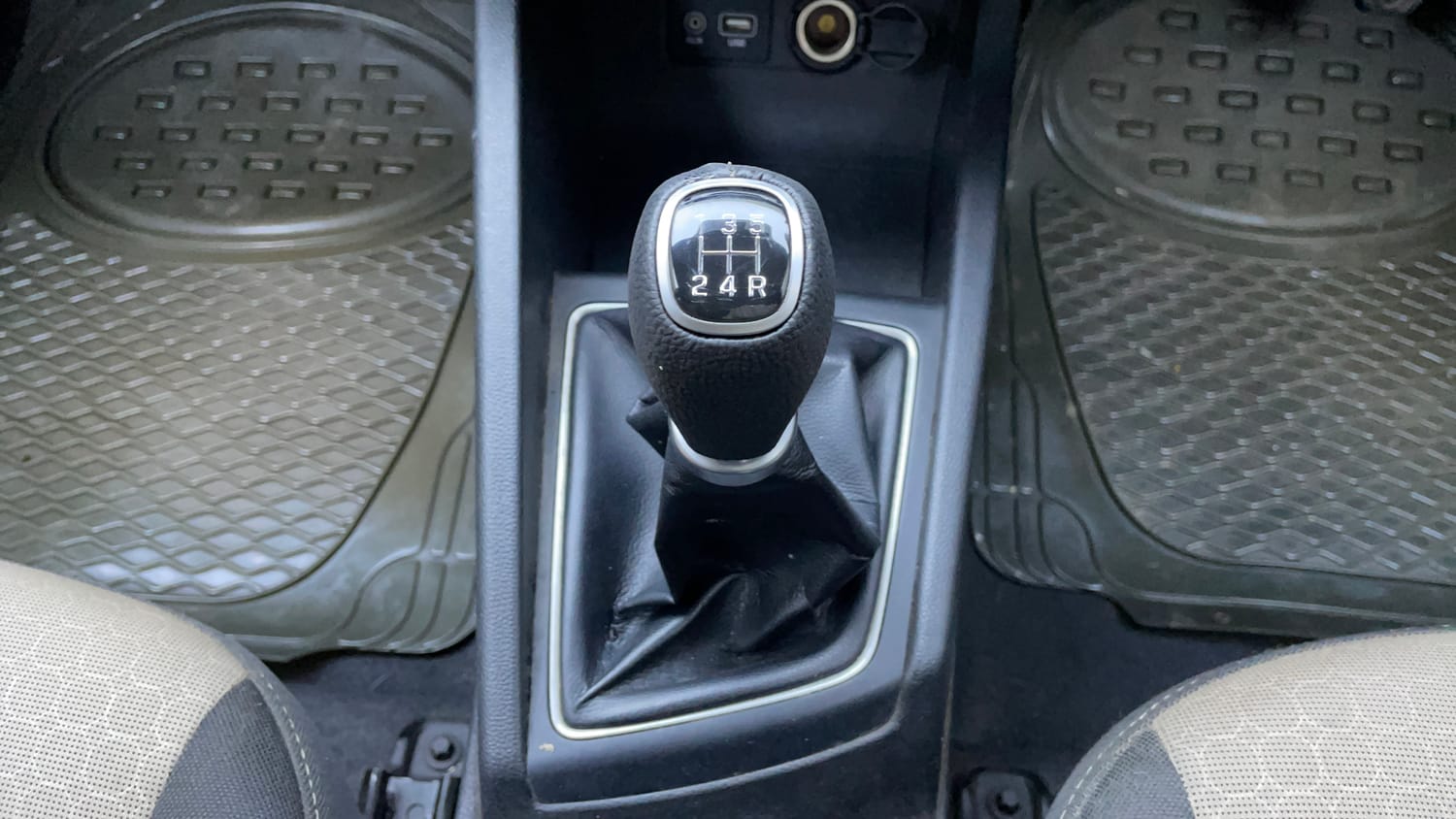 Used 2015 Hyundai Elite i20 Asta 1.2 Petrol Manual interior GEAR  KNOB VIEW