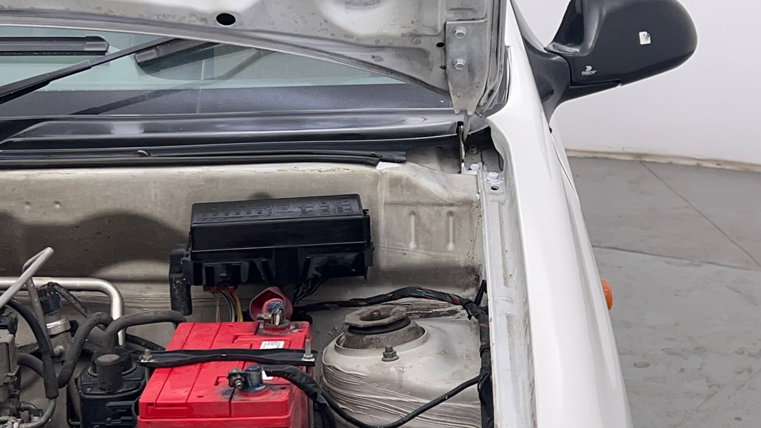 Used 2012 Maruti Suzuki Alto K10 VXi Petrol Manual engine ENGINE LEFT SIDE HINGE & APRON VIEW