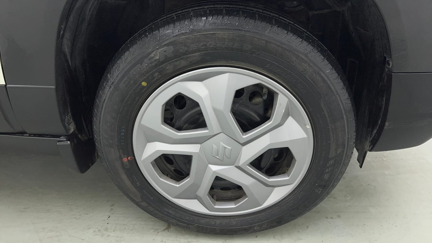 Used 2023 Maruti Suzuki Brezza VXi Petrol Manual tyres RIGHT FRONT TYRE RIM VIEW
