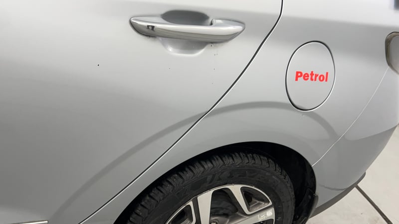 Used 2023 Hyundai Aura SX 1.2 (O) Petrol Petrol Manual dents MINOR DENT