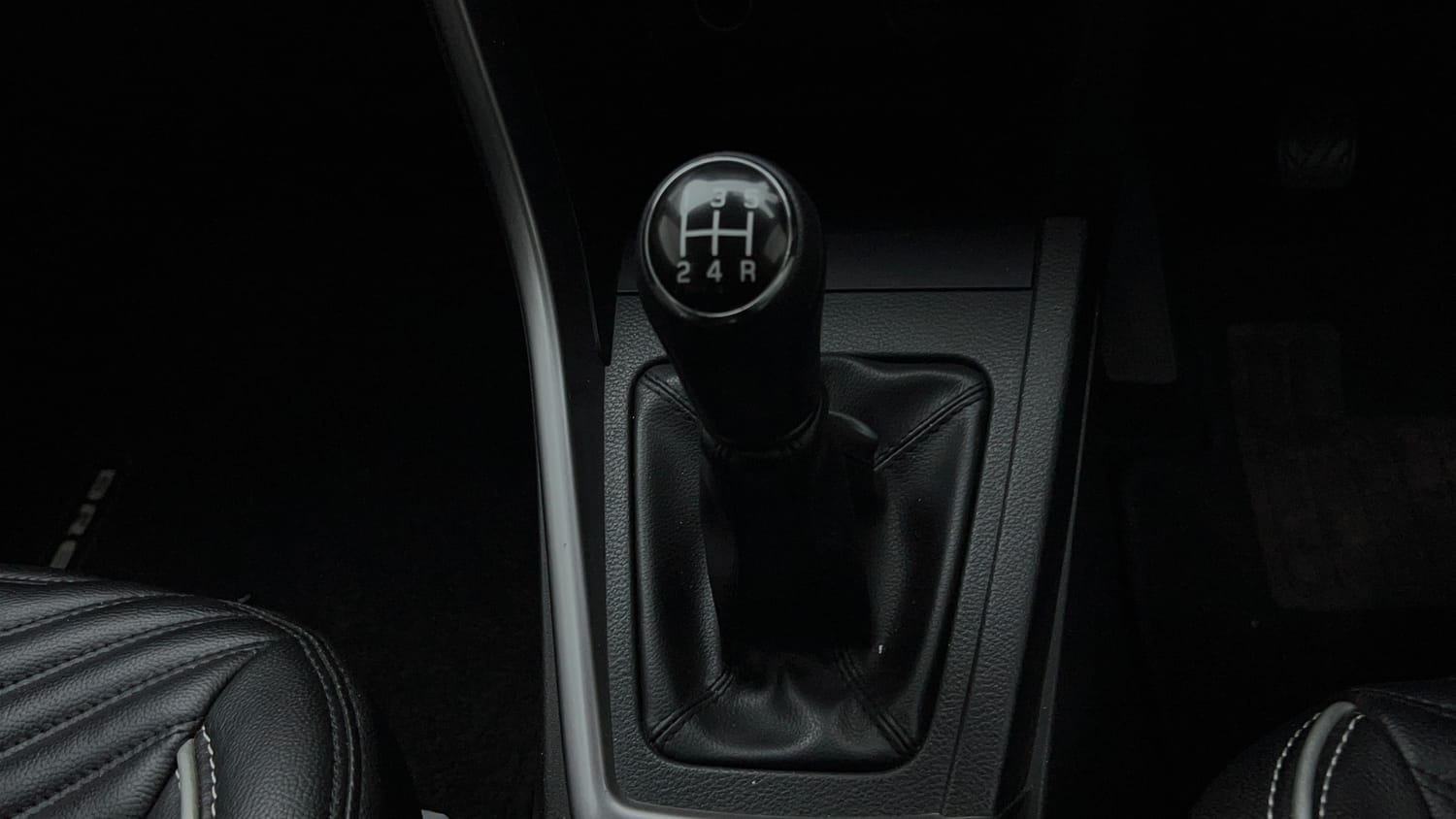 Used 2023 Maruti Suzuki Brezza VXi Petrol Manual interior GEAR  KNOB VIEW