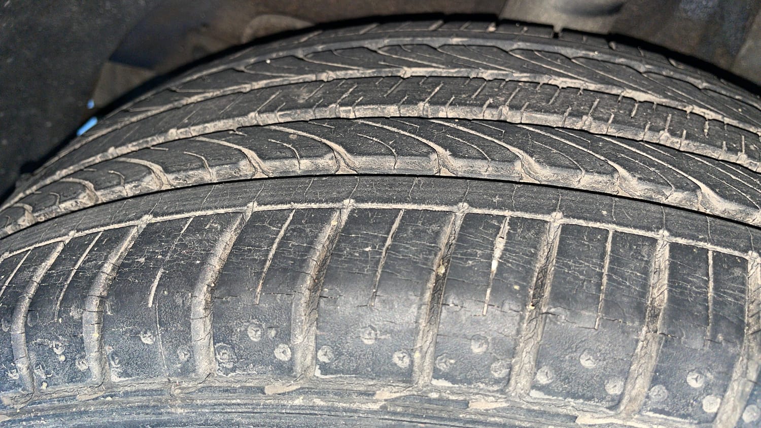 Used 2015 Hyundai Elite i20 Asta 1.2 Petrol Manual tyres RIGHT REAR TYRE TREAD VIEW