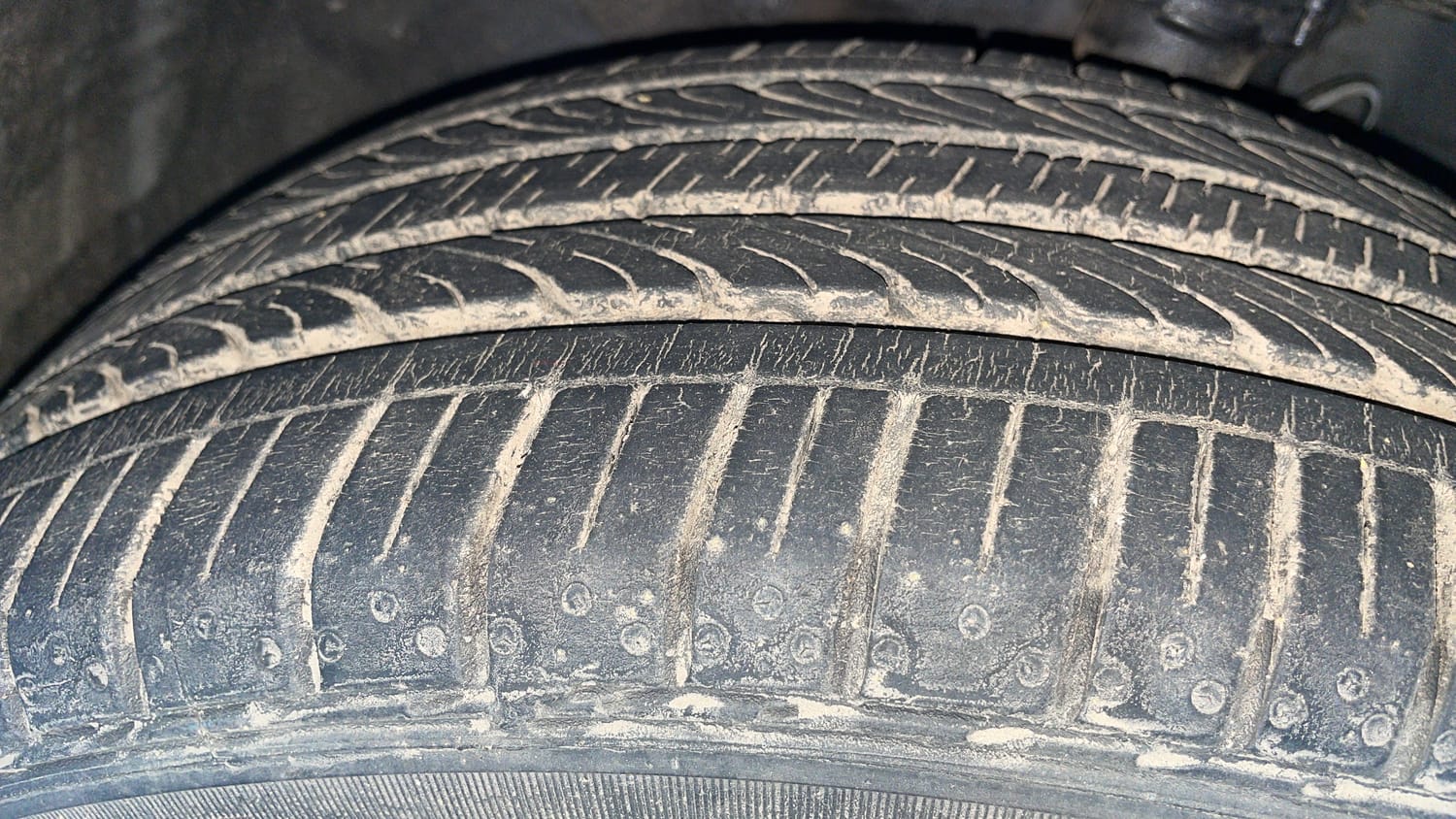 Used 2015 Hyundai Elite i20 Asta 1.2 Petrol Manual tyres LEFT FRONT TYRE TREAD VIEW