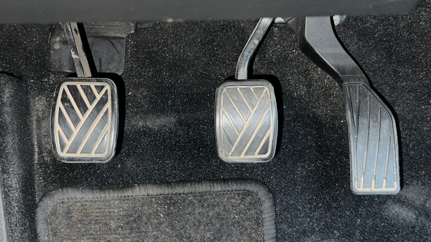 Used 2023 Maruti Suzuki Brezza VXi Petrol Manual interior PEDALS VIEW