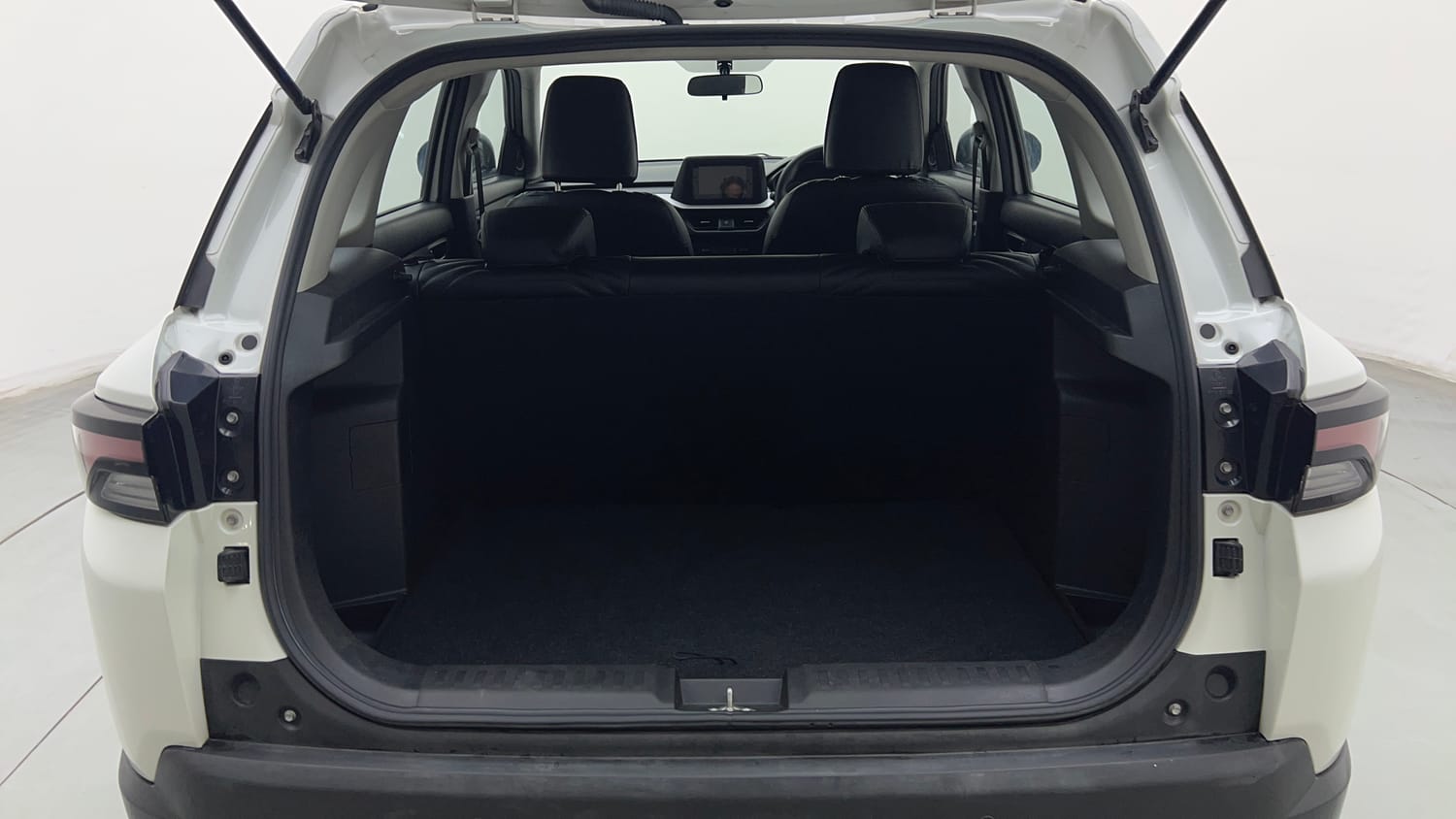 Used 2023 Maruti Suzuki Brezza VXi Petrol Manual interior DICKY INSIDE VIEW