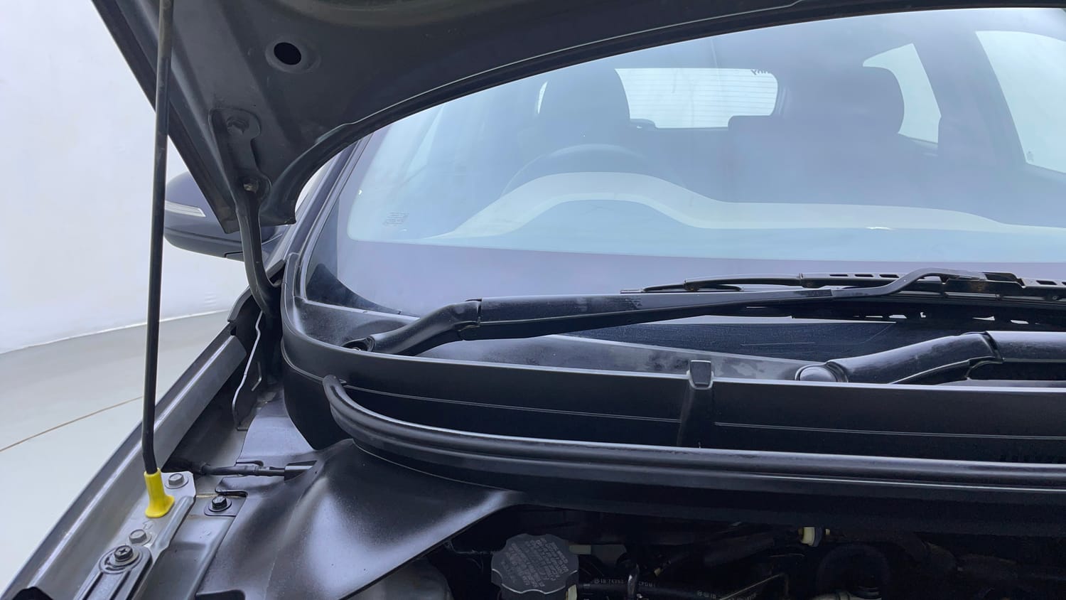 Used 2015 Hyundai Elite i20 Asta 1.2 Petrol Manual engine ENGINE RIGHT SIDE HINGE & APRON VIEW