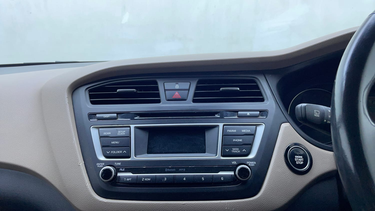 Used 2015 Hyundai Elite i20 Asta 1.2 Petrol Manual top_features Integrated (in-dash) music system