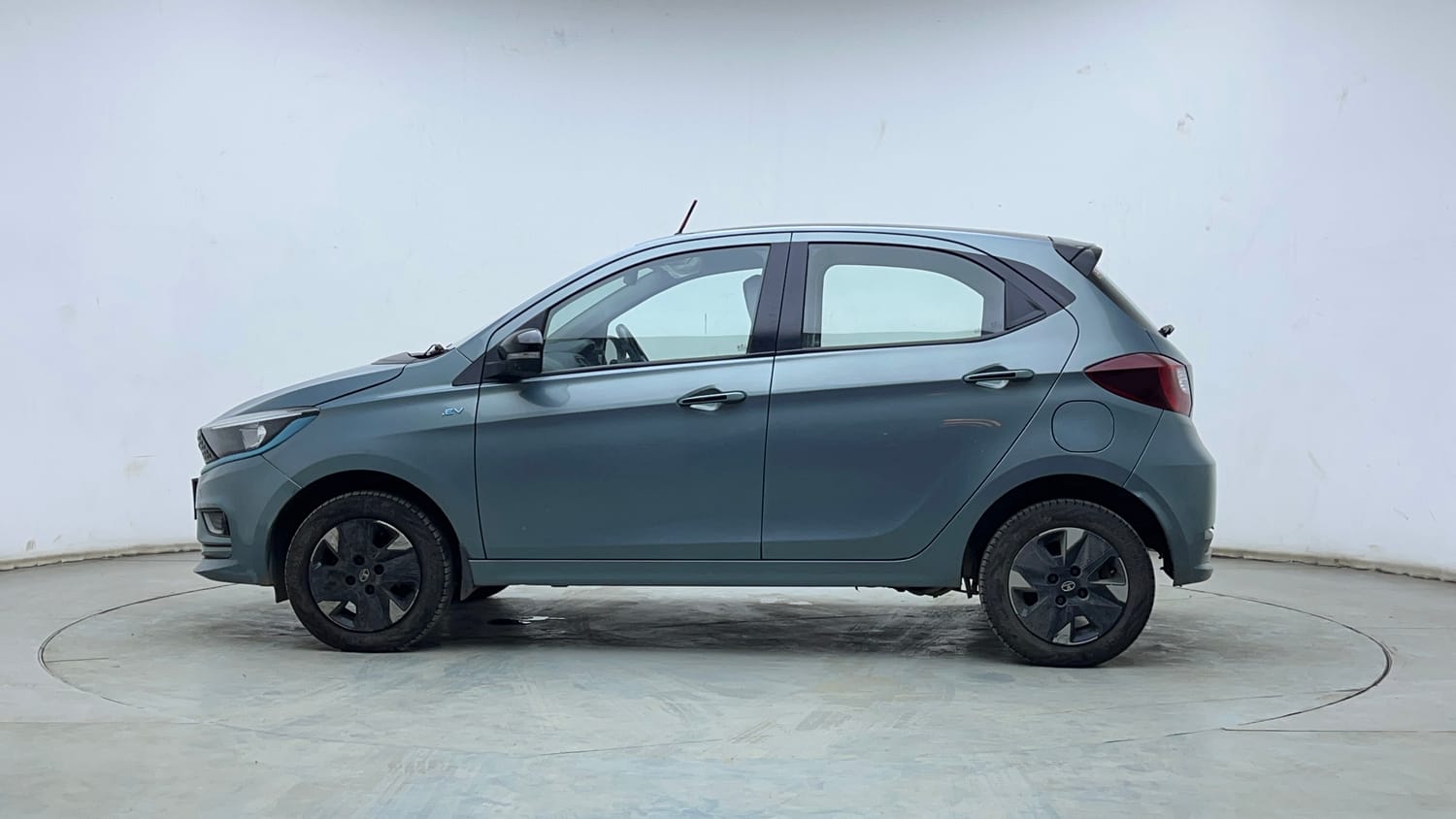 2023 Tata Tiago EV XZ Plus Tech LUX Long Range Fast Charger - Photo 2