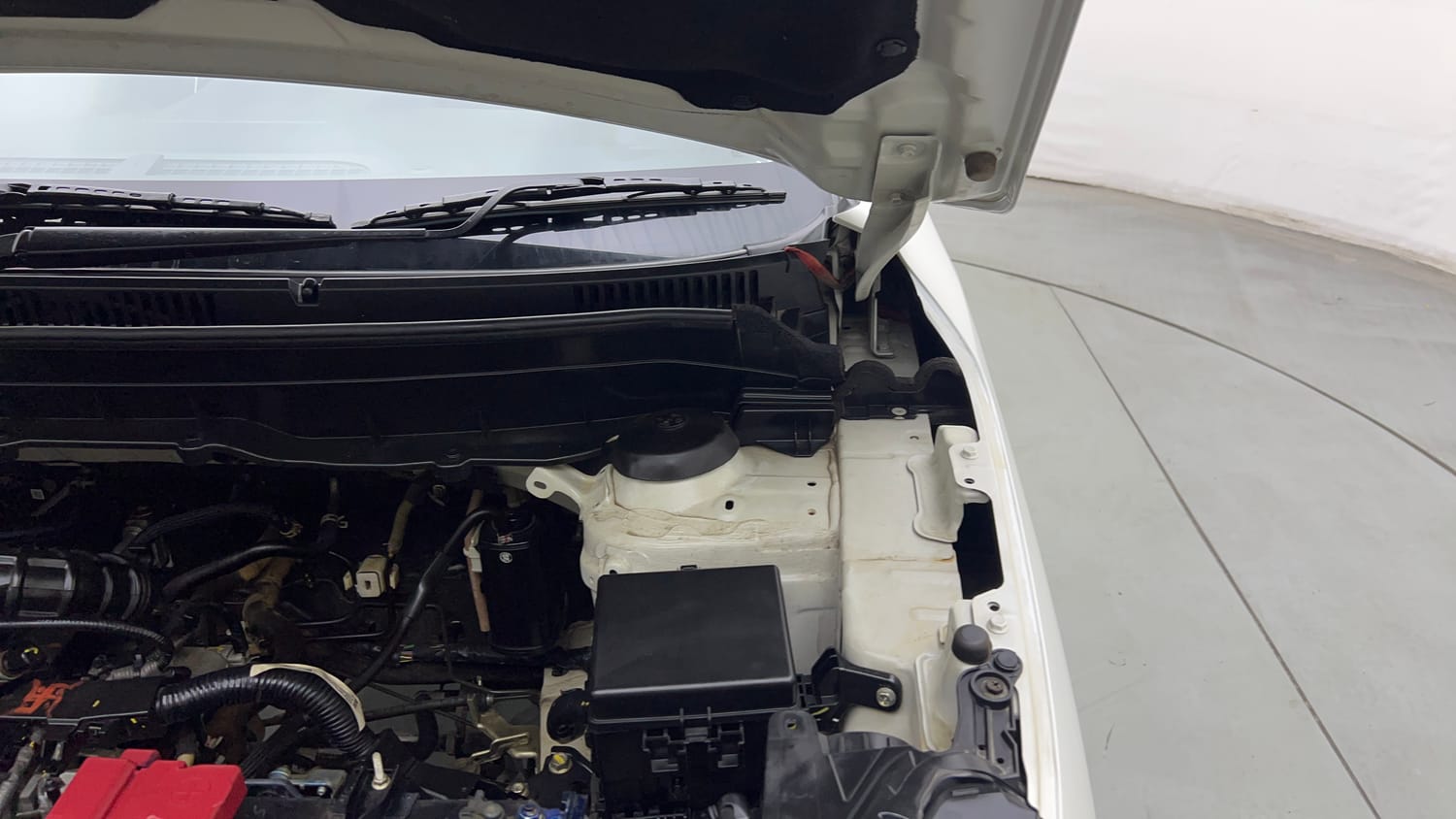 Used 2023 Maruti Suzuki Brezza VXi Petrol Manual engine ENGINE LEFT SIDE HINGE & APRON VIEW