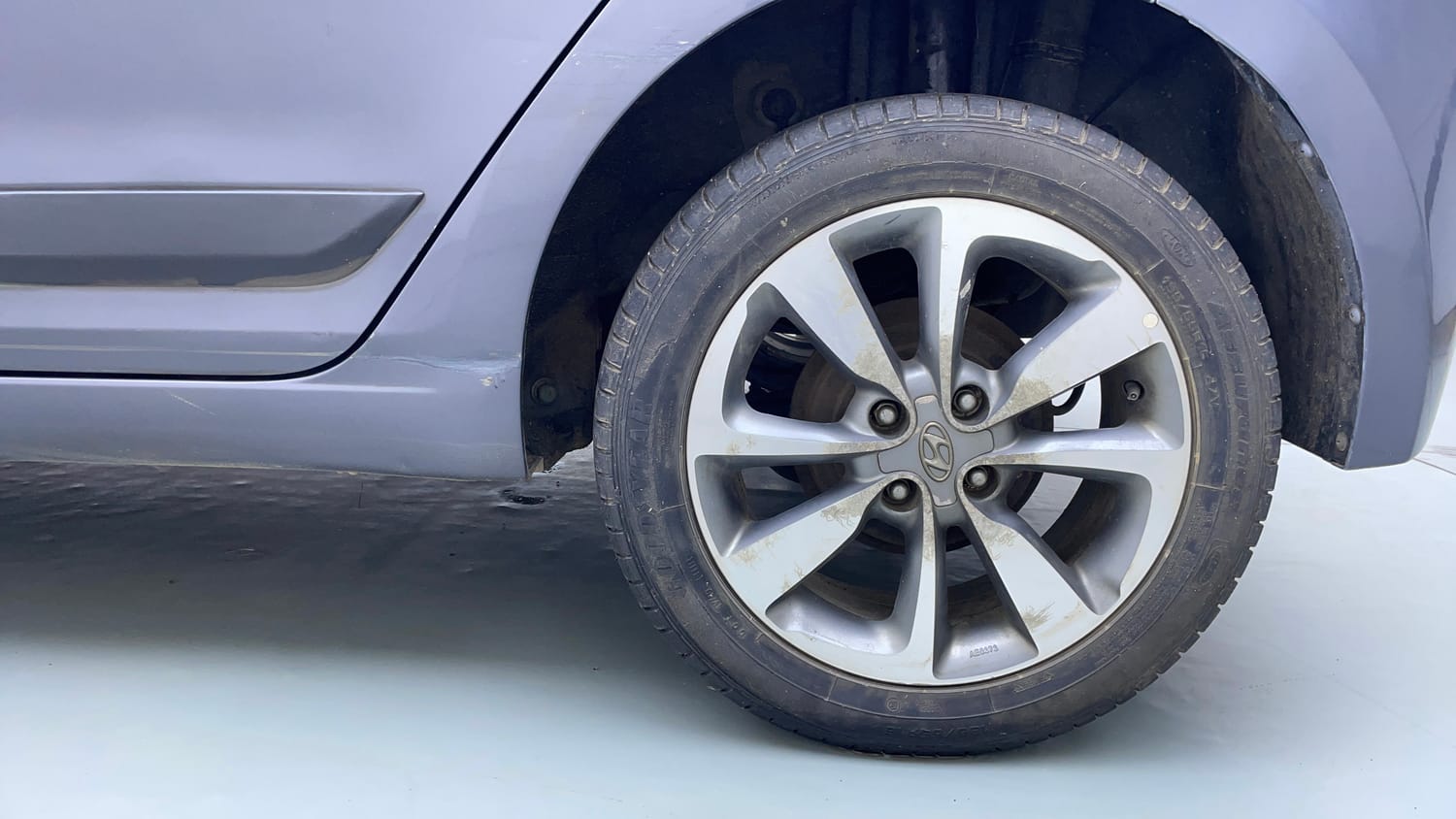 Used 2015 Hyundai Elite i20 Asta 1.2 Petrol Manual tyres LEFT REAR TYRE RIM VIEW