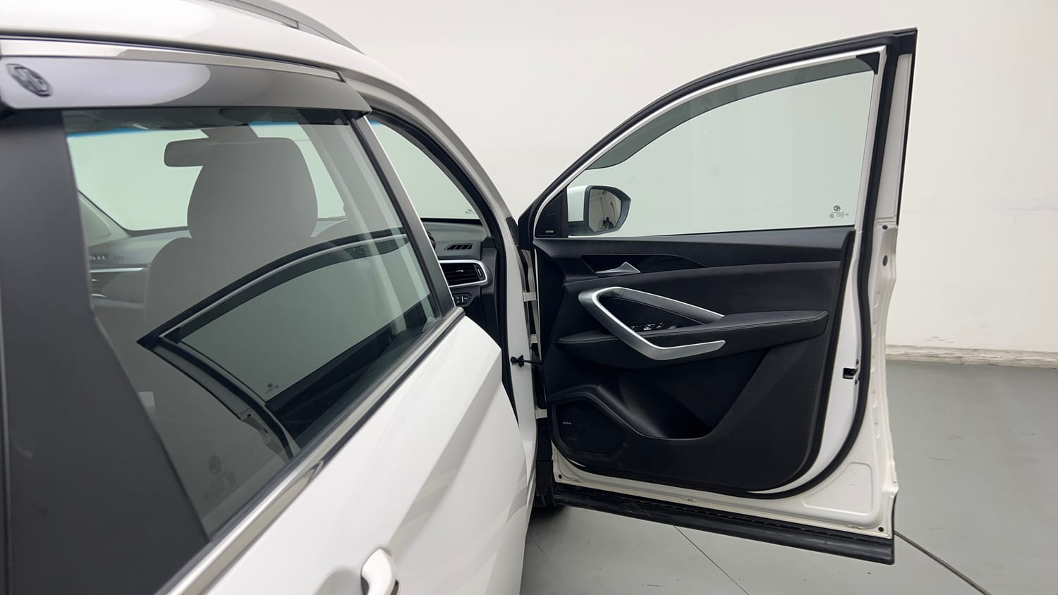 Used 2020 MG Motors Hector Sharp 1.5 DCT Petrol Petrol Automatic interior RIGHT FRONT DOOR OPEN VIEW