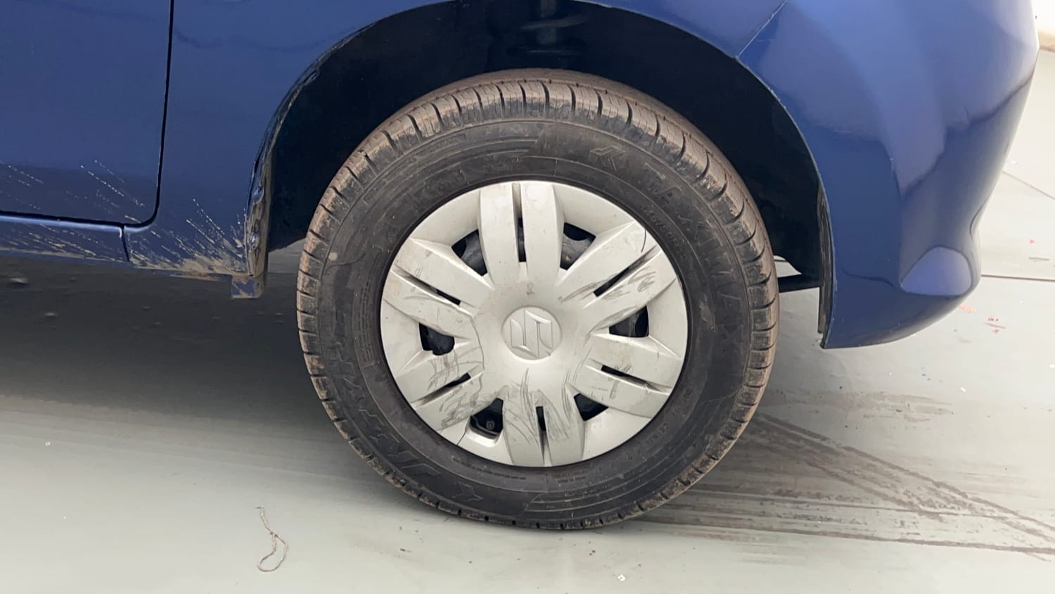 Used 2014 Maruti Suzuki Alto 800 Lxi Petrol Manual tyres RIGHT FRONT TYRE RIM VIEW