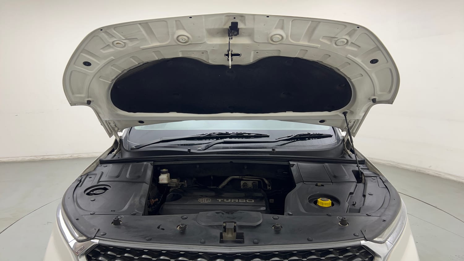 Used 2020 MG Motors Hector Sharp 1.5 DCT Petrol Petrol Automatic engine ENGINE & BONNET OPEN FRONT VIEW