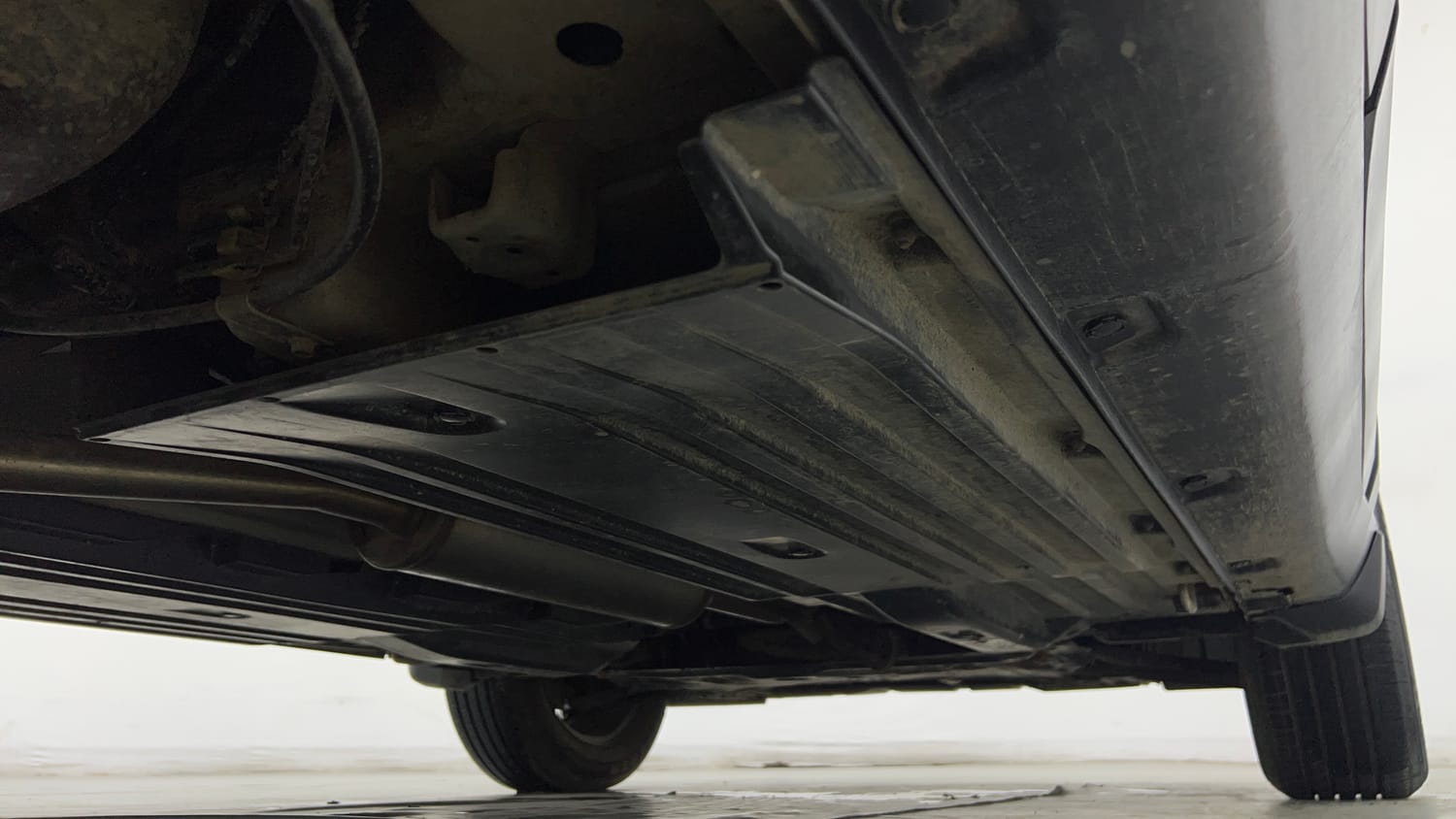 Used 2023 Maruti Suzuki Brezza VXi Petrol Manual extra REAR RIGHT UNDERBODY VIEW