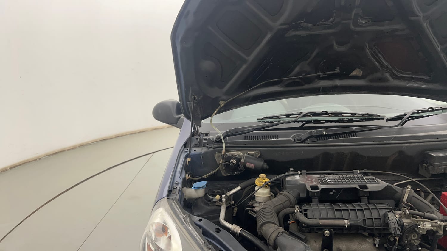 Used 2014 Maruti Suzuki Alto 800 Lxi Petrol Manual engine ENGINE RIGHT SIDE HINGE & APRON VIEW