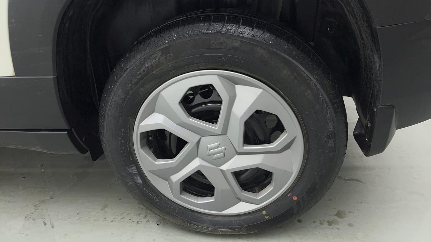 Used 2023 Maruti Suzuki Brezza VXi Petrol Manual tyres LEFT REAR TYRE RIM VIEW