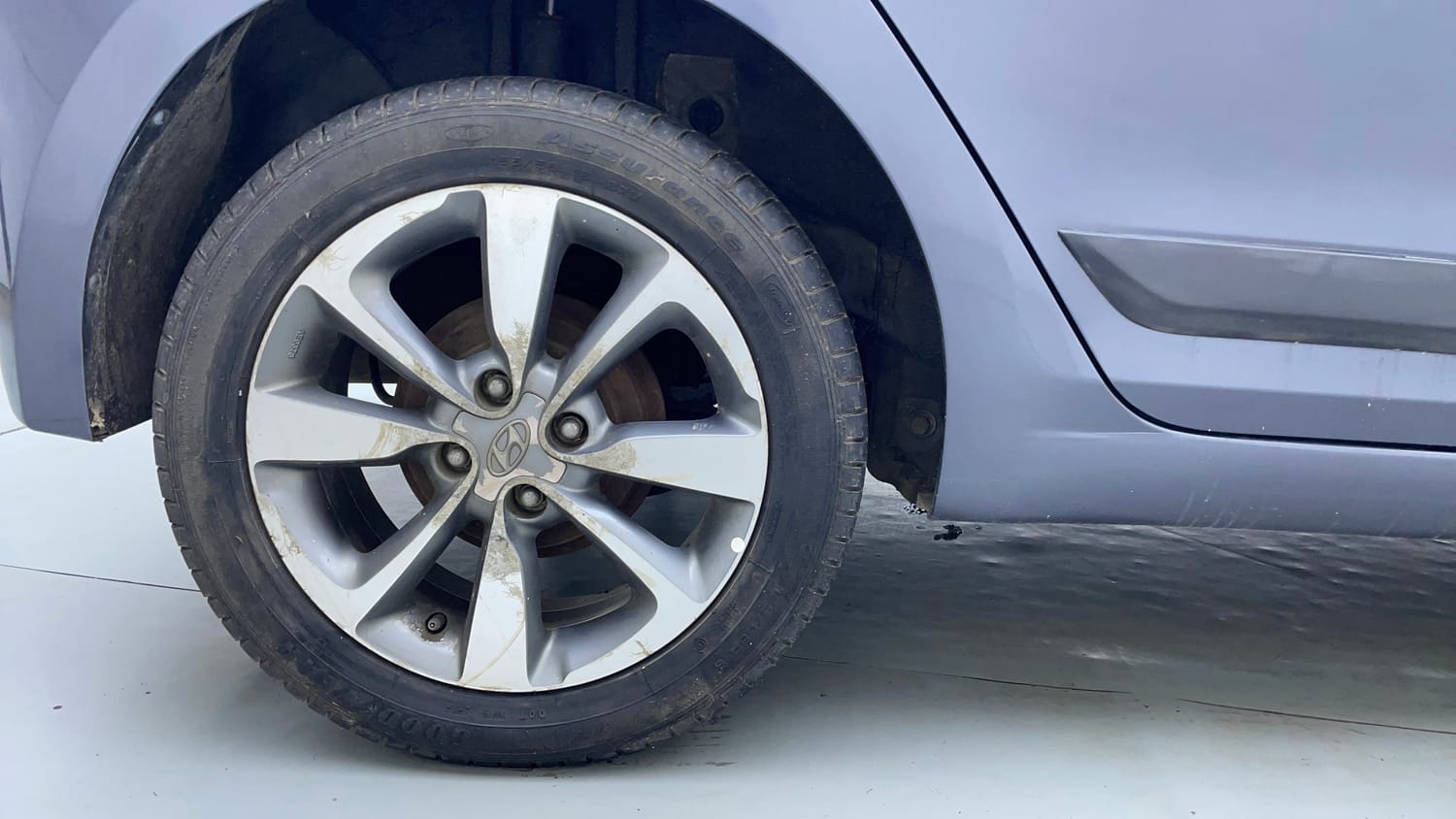 Used 2015 Hyundai Elite i20 Asta 1.2 Petrol Manual tyres RIGHT REAR TYRE RIM VIEW