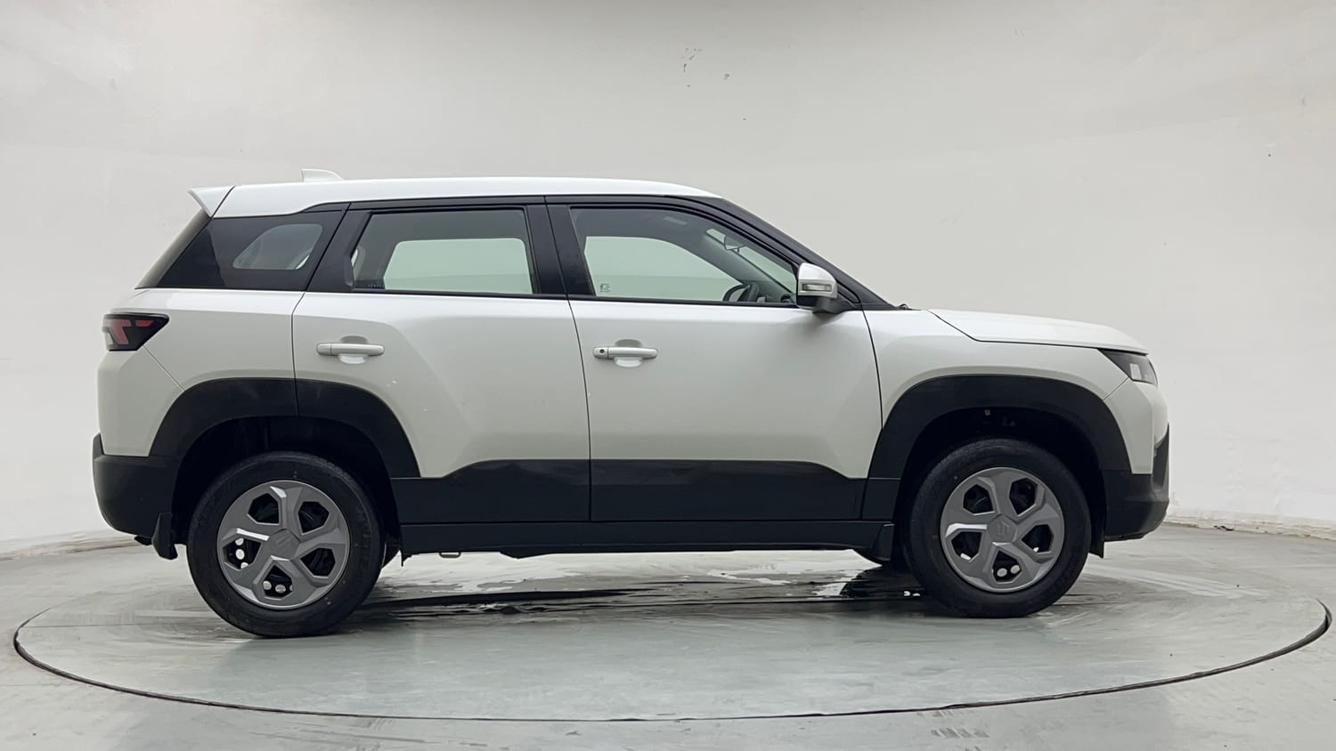 Used 2023 Maruti Suzuki Brezza VXi Petrol Manual exterior RIGHT SIDE VIEW