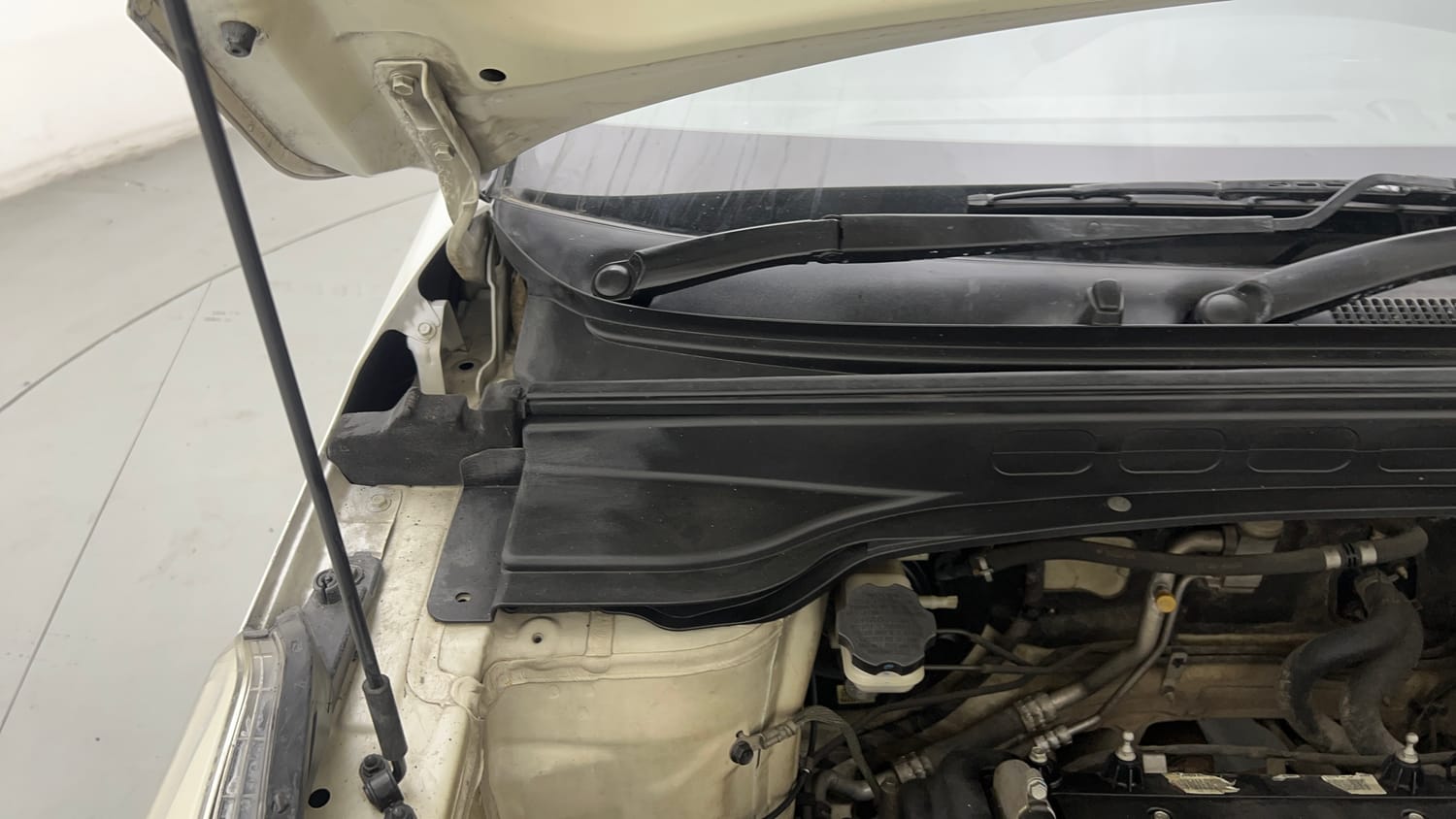Used 2018 Hyundai Creta SX Plus 1.6 AT Petrol Petrol Automatic engine ENGINE RIGHT SIDE HINGE & APRON VIEW