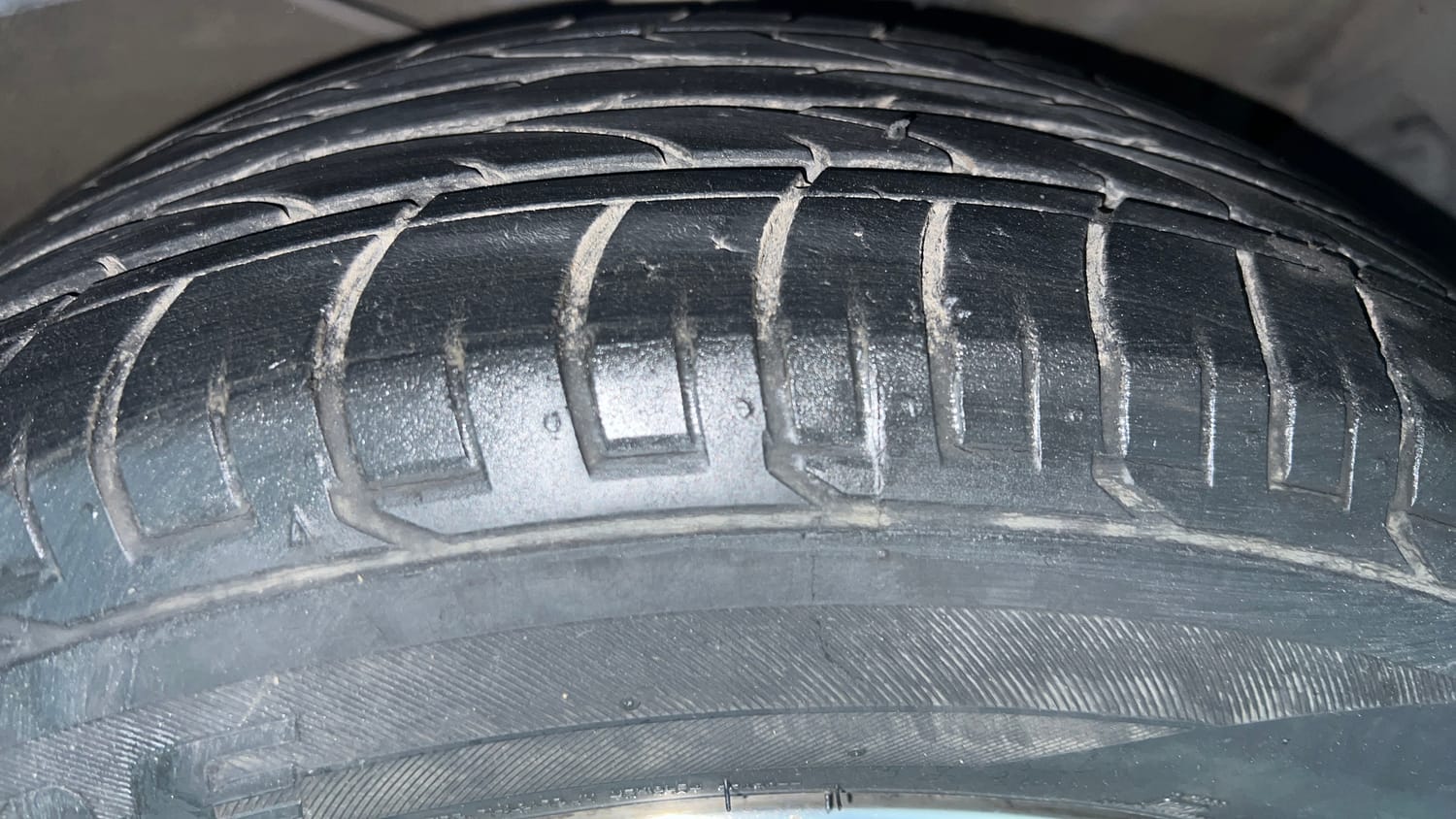 Used 2018 Hyundai Creta SX Plus 1.6 AT Petrol Petrol Automatic tyres RIGHT FRONT TYRE TREAD VIEW