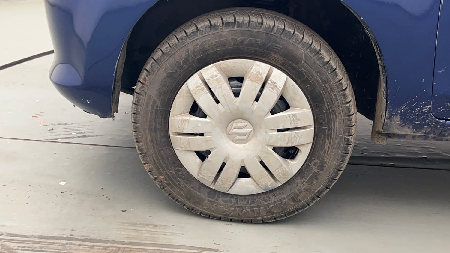 Used 2014 Maruti Suzuki Alto 800 Lxi Petrol Manual tyres LEFT FRONT TYRE RIM VIEW