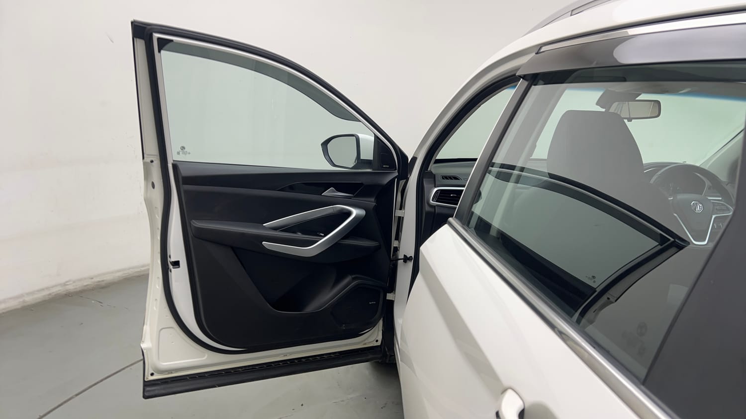 Used 2020 MG Motors Hector Sharp 1.5 DCT Petrol Petrol Automatic interior LEFT FRONT DOOR OPEN VIEW