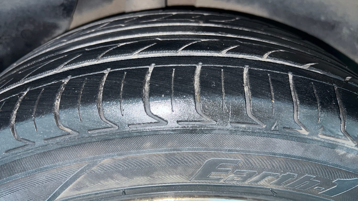 Used 2018 Hyundai Creta SX Plus 1.6 AT Petrol Petrol Automatic tyres RIGHT REAR TYRE TREAD VIEW
