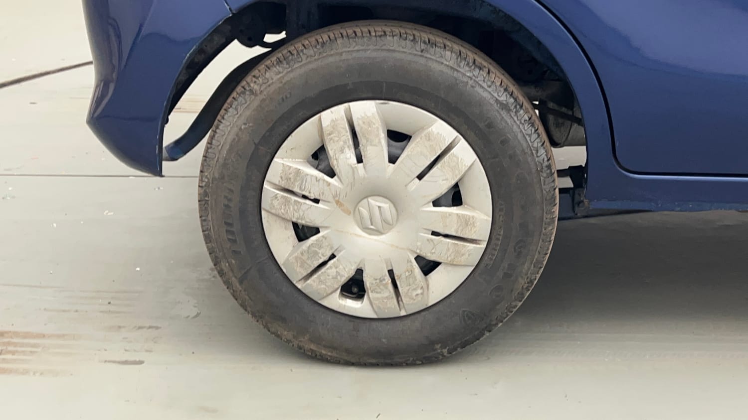 Used 2014 Maruti Suzuki Alto 800 Lxi Petrol Manual tyres RIGHT REAR TYRE RIM VIEW